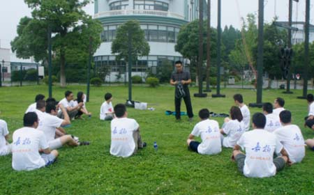 嘉揚狼性拓展訓(xùn)練營實地探班（一）之勇者勝