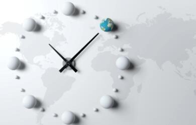 企業(yè)應(yīng)重視薪酬管理系統(tǒng)的建設(shè)和完善，將其作為戰(zhàn)略優(yōu)先級來加以推進